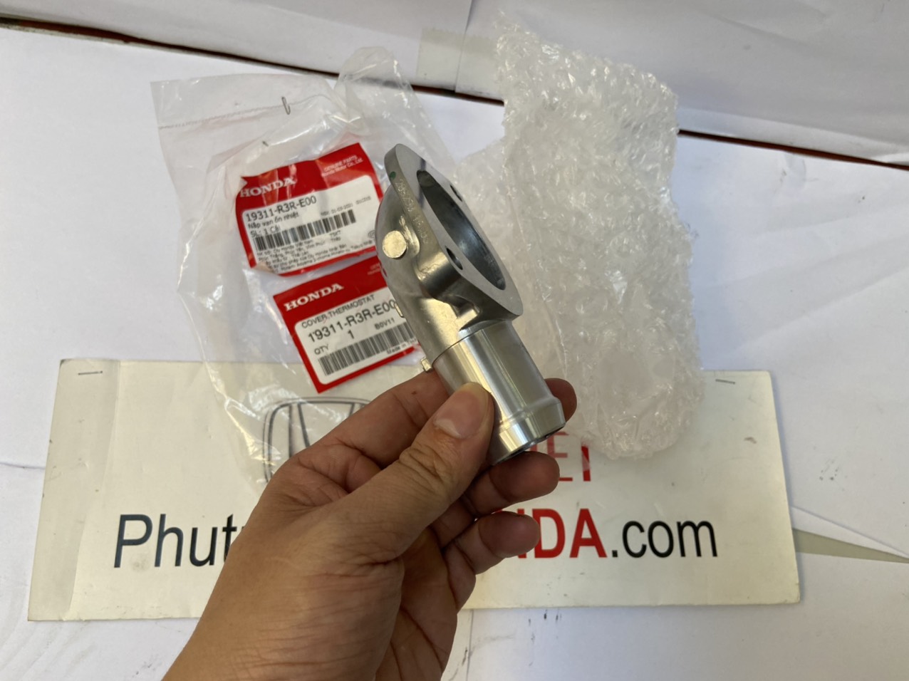 Nắp đậy van hằng nhiệt xe Honda HRV